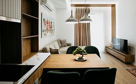 Stylish Nest @15 Min To Center